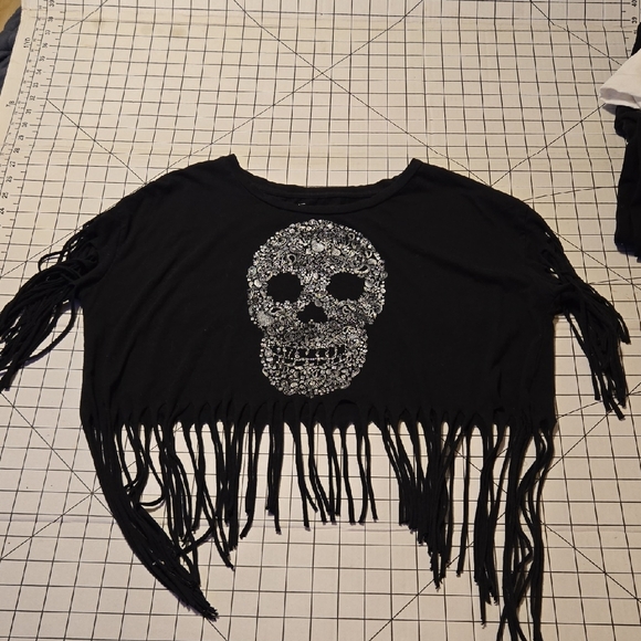 Freeze Tops - Freeze Black Metallic Skull Graphic Top Medium: D
